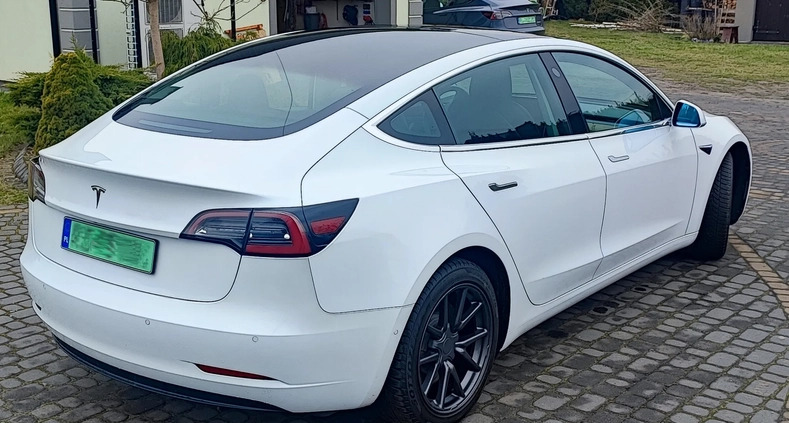 Tesla Model 3 cena 94710 przebieg: 154000, rok produkcji 2019 z Głogów Małopolski małe 67